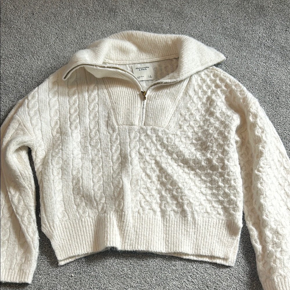 Abercrombie & Fitch White V-Neck Sweater